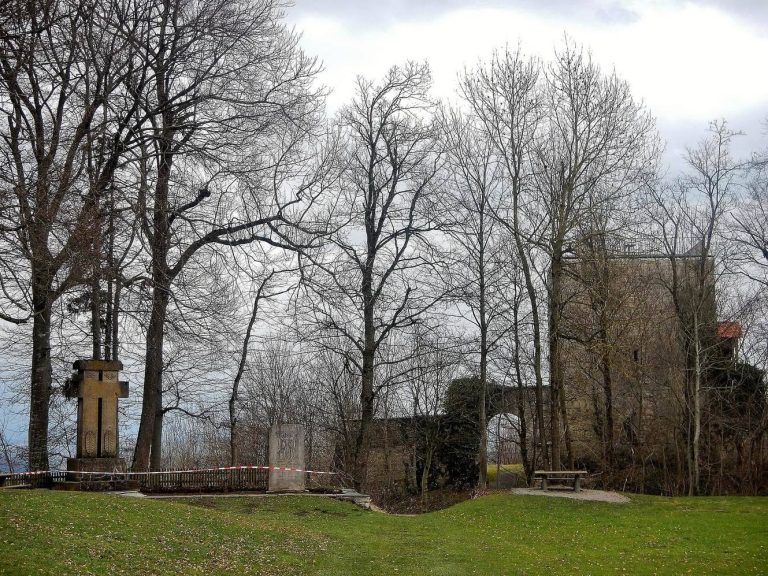 Ruine Bussen: A Medieval Summit Castle in Germany