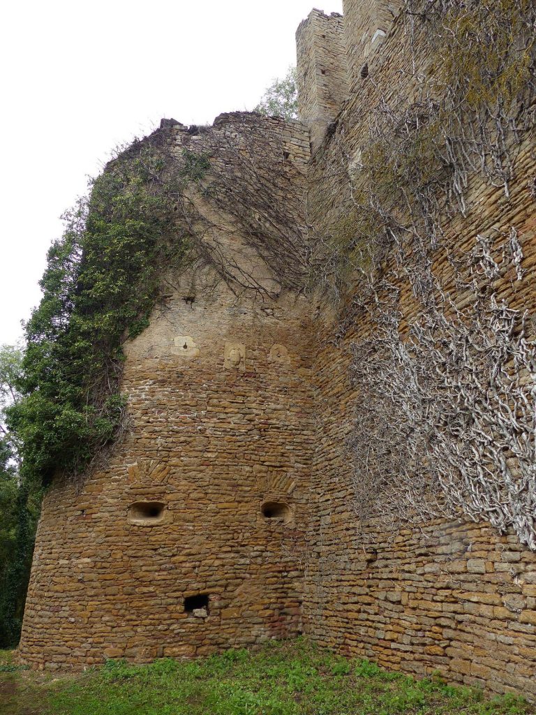 Château de Lourdon: A Medieval Cluny Fortress in France