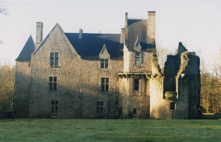 Château de Mausson: A Fortified Castle in France