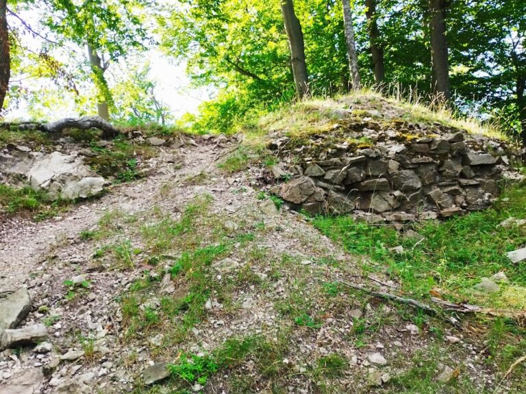 Kuchyňa Castle: A Medieval Fortress in Slovakia