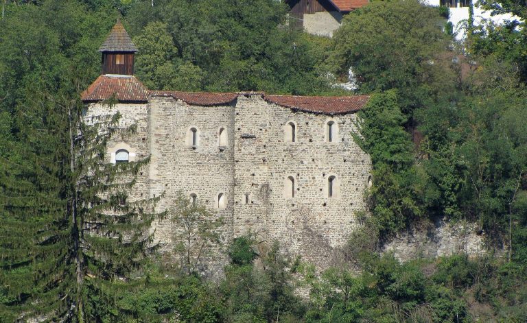 Zenoburg: A Roman Outpost and Medieval Tyrolean Residence in Italy