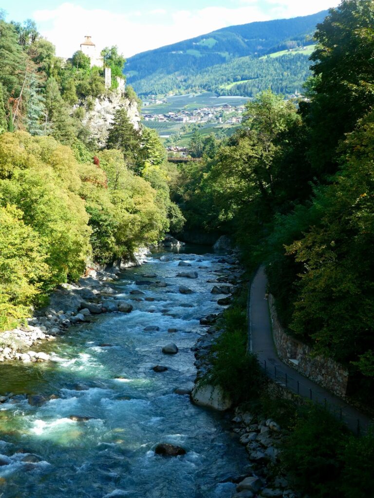 Zenoburg: A Roman Outpost and Medieval Tyrolean Residence in Italy 2 Zenoburg