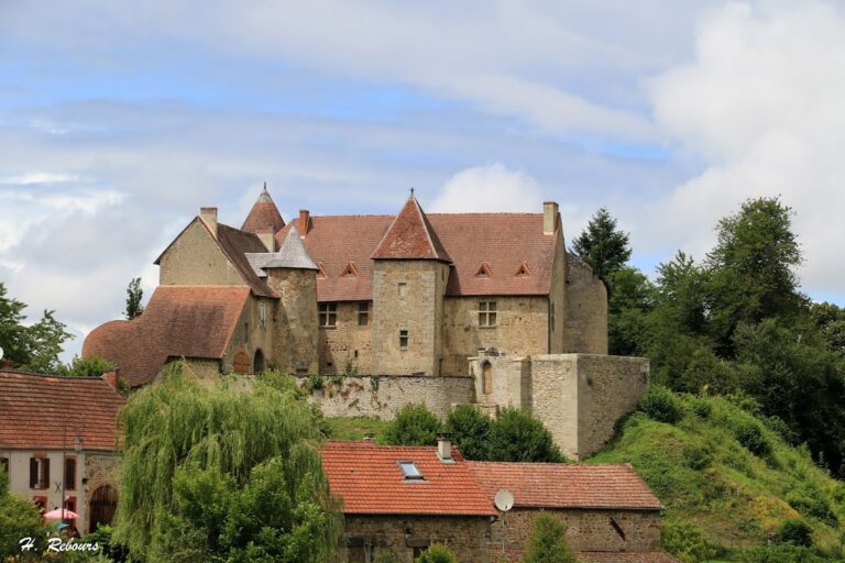 Château de Chantemille: A Fortified Residence in France