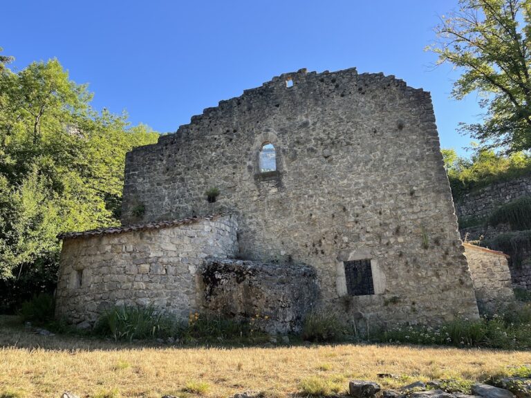 Château de Montfort: A Medieval Castle in Crolles, France