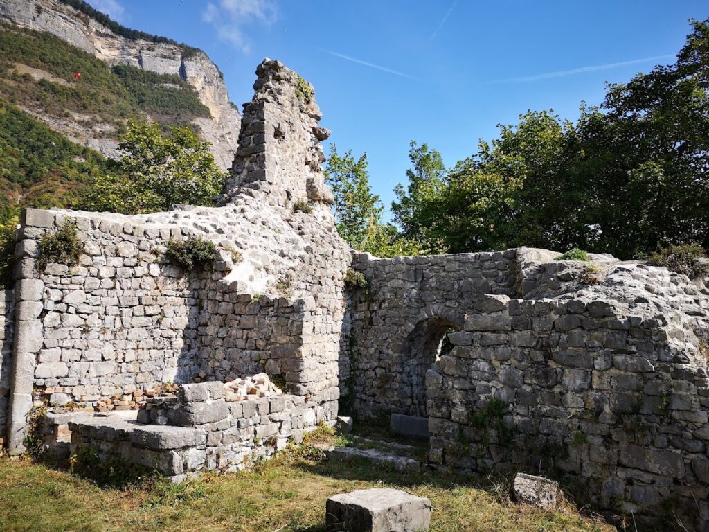 Château de Montfort: A Medieval Castle in Crolles, France 2 Château de Montfort