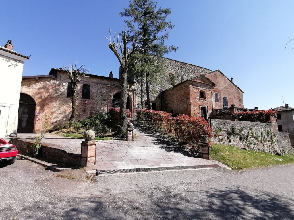 Pietra de' Giorgi Castle: A Medieval Fortification in Italy 1 Pietra de' Giorgi Castle