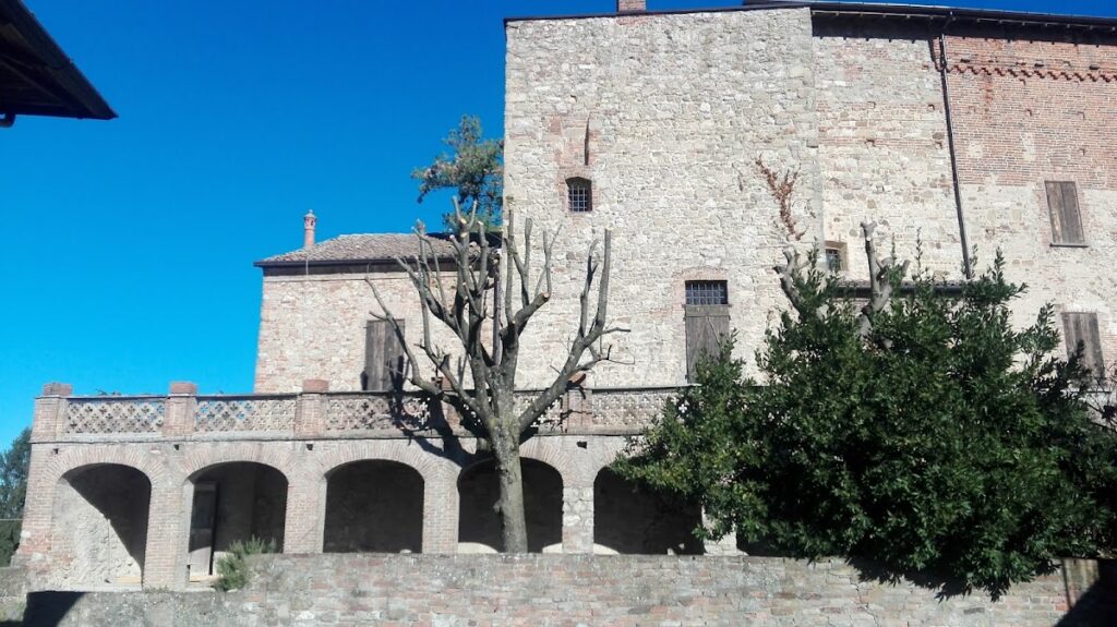 Pietra de' Giorgi Castle: A Medieval Fortification in Italy 2 Pietra de' Giorgi Castle