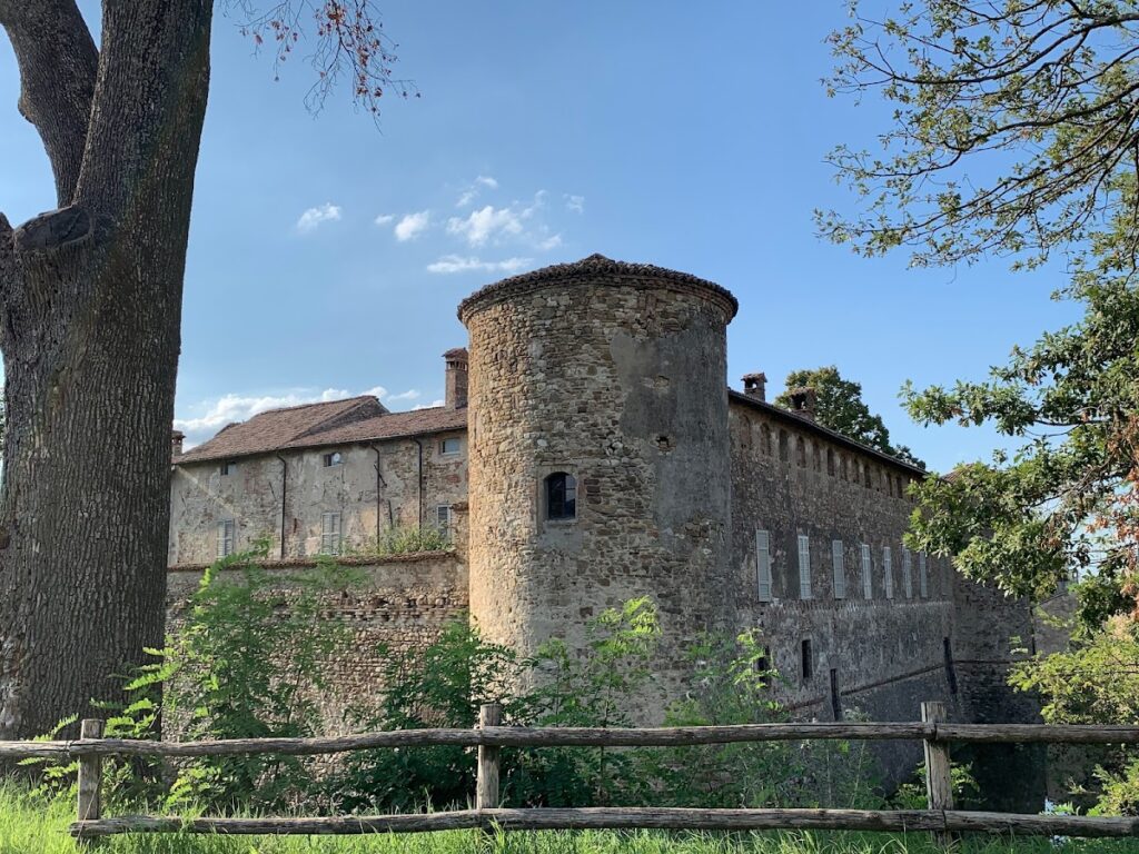 Castello di Lisignano: A Medieval-Renaissance Fortress and Noble Residence in Italy 1 Castello di Lisignano