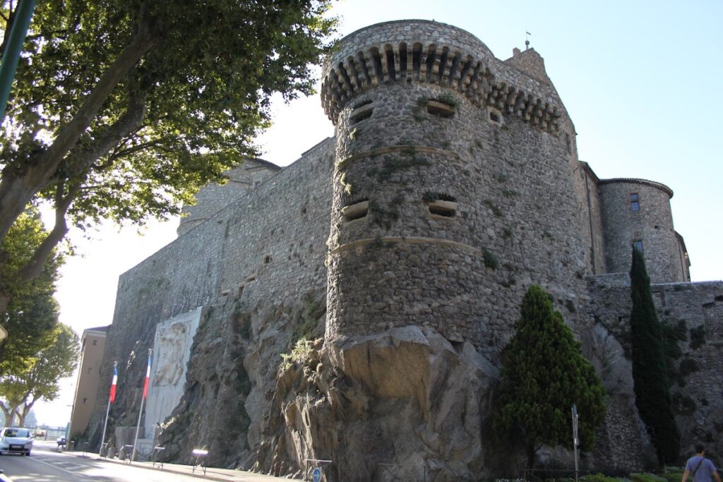 Tournon Castle: A Historic Fortress in France 2 castel of Tournon