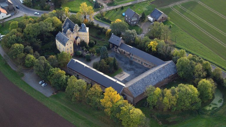 Burg Bodenheim: Noble Residence and Moated Castle in Germany