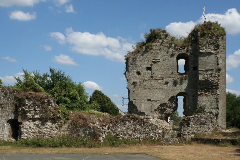 Hédé Castle (Château d’Hédé): A Breton Fortified Castle