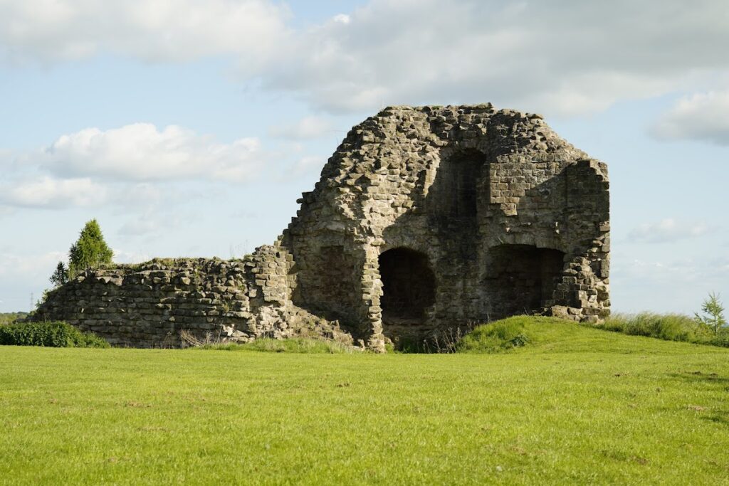 Chartley Castle: A Medieval Fortress in Staffordshire 1 Chartley Castle