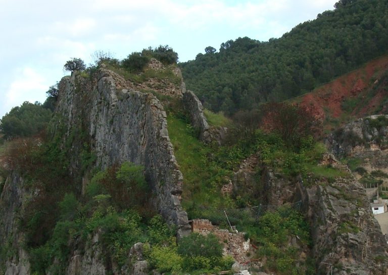 Castillo de Alhabar: A Nasrid Frontier Fortress in Spain