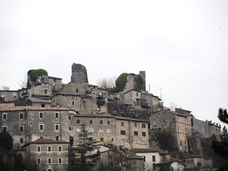 Castello di Carsoli: Medieval Hilltop Castle in Italy