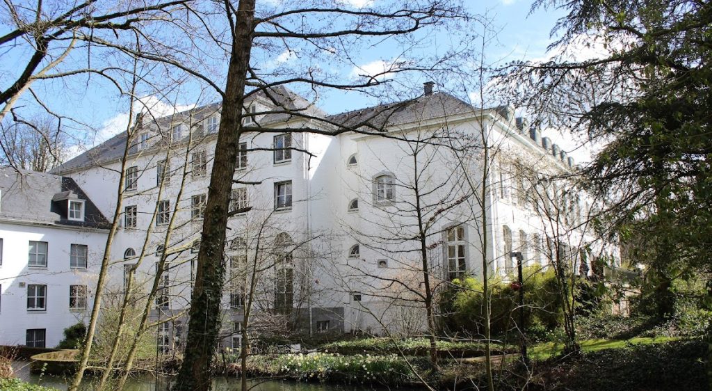 Schloss Rahe: A Moated Castle Estate in Aachen 2 Schloss Rahe