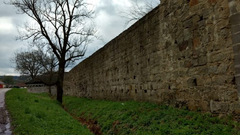 Rożnów Castle: A Medieval and Renaissance Fortification in Poland