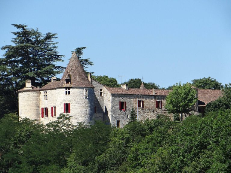 Château Saint-Germain: A Valley Fortification in France