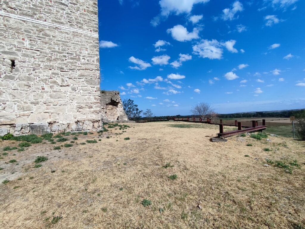 Castle of Pythio: A Late Byzantine Fortress in Greece 4 Castle of Pythio