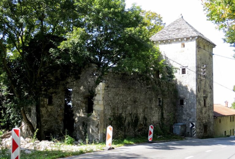 Trilek Castle, Col (Zolla): A 16th-century Manorial Stronghold in Slovenia