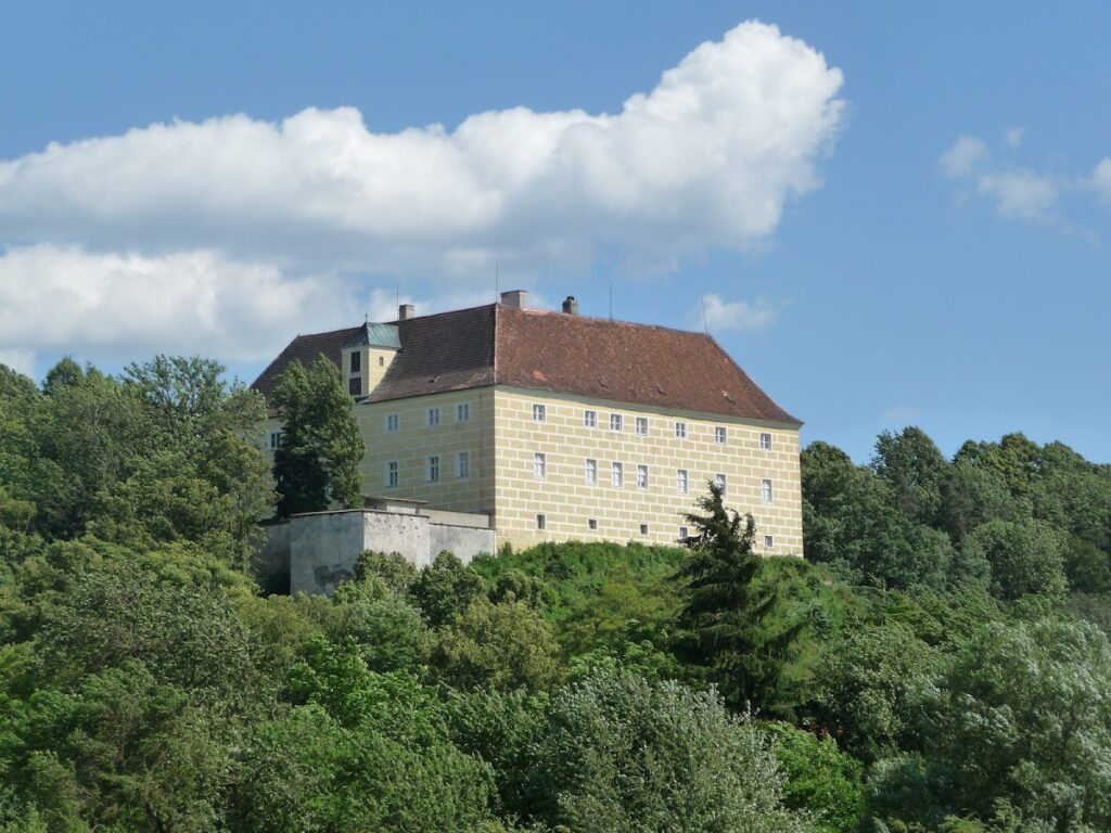 Schloss Ochsenburg: A Medieval Castle and Renaissance Palace in Austria 1 Schloss Ochsenburg