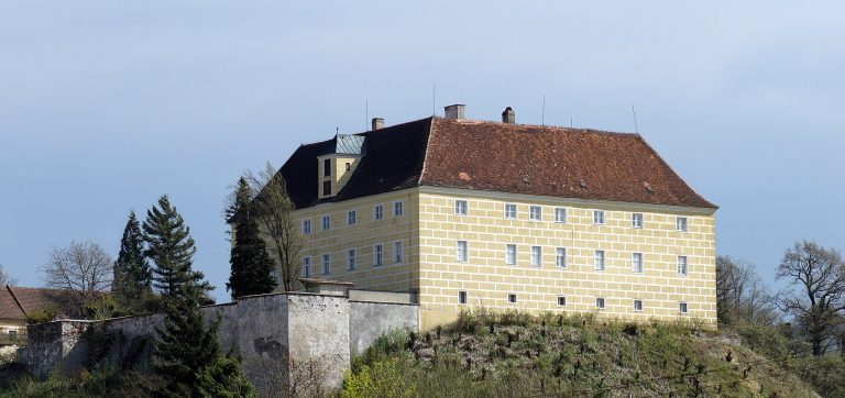 Schloss Ochsenburg: A Medieval Castle and Renaissance Palace in Austria