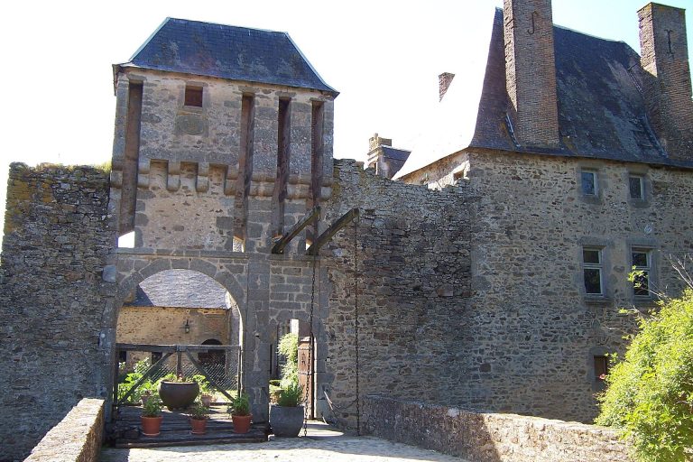 Château de la Guyonnière: A Fortified Historic Estate in France