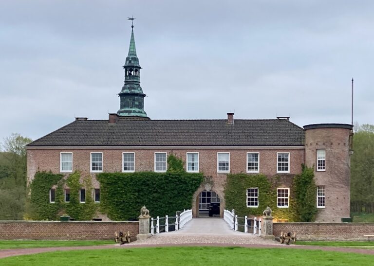 Schloss Lütetsburg: A Rebuilt Moated Castle and Historic Park in Germany
