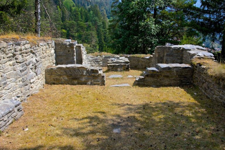 Crap Sogn Parcazi: A Fortified Church and Castle in Switzerland