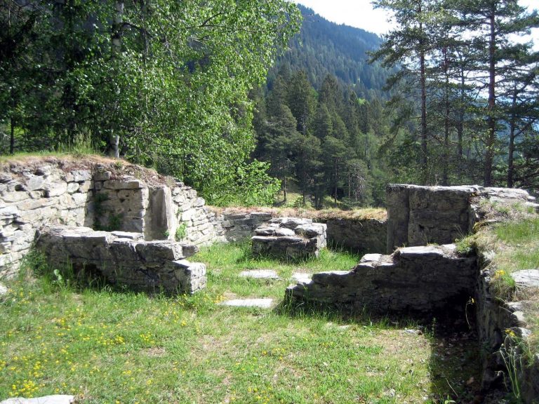 Crap Sogn Parcazi: A Fortified Church and Castle in Switzerland