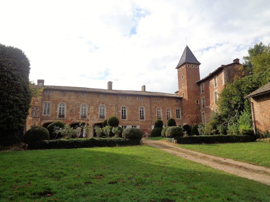 Château de la Bâtie: A Medieval Fortress in France 1 Château de la Bâtie