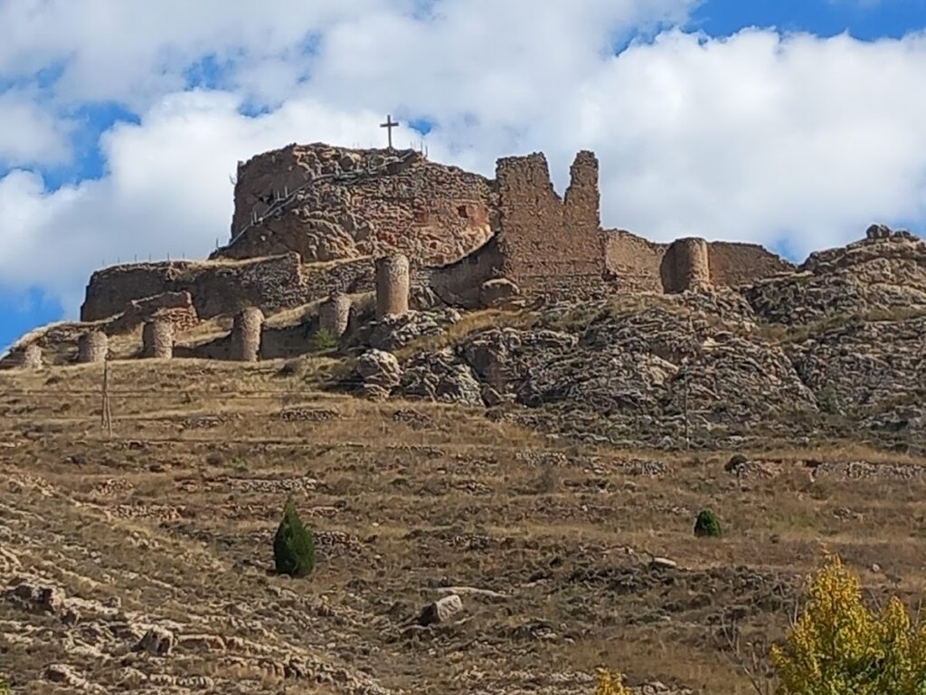 Aliaga Castle: A Medieval Fortress and Hospitaller Commandery in Spain 1 Aliaga Castle