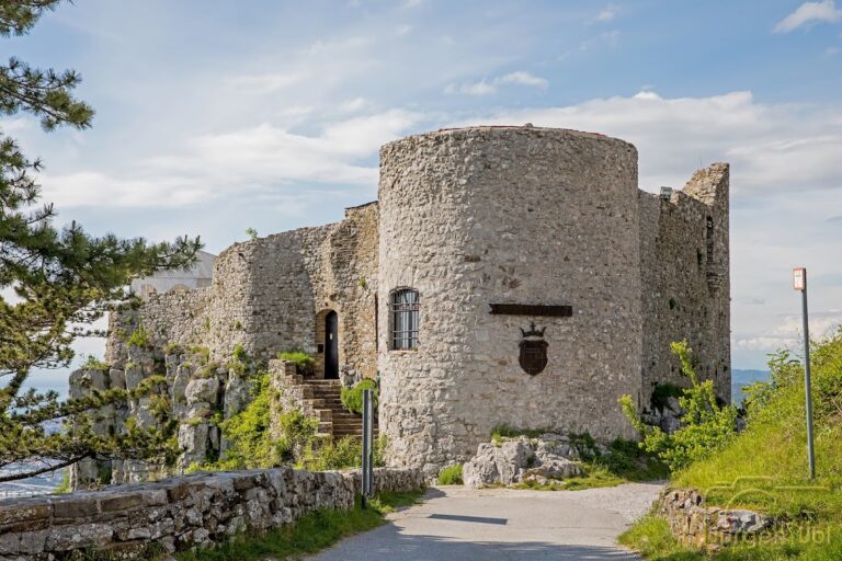 Socerb Castle: Medieval Fortress in Slovenia
