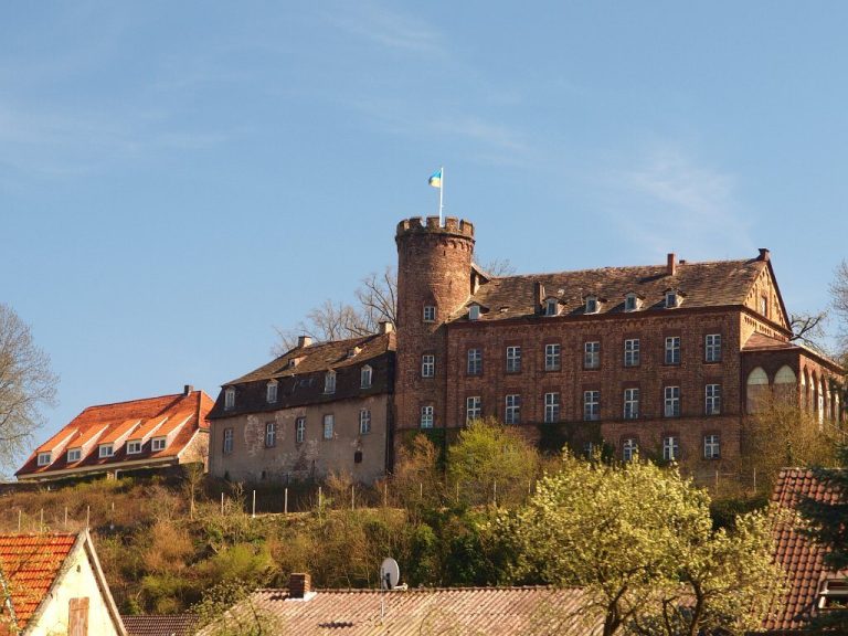 Burg Herstelle: A Historic Castle Above the Weser Valley in Germany
