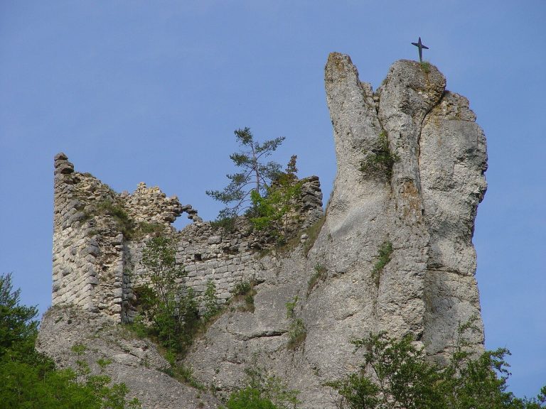 Burg Neugutenstein: A Medieval Ministerial Castle Ruin in Germany