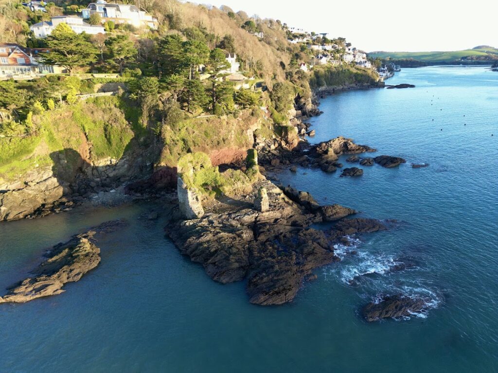 Salcombe Castle: A Tudor Coastal Gun Battery in Devon 1 Salcombe Castle