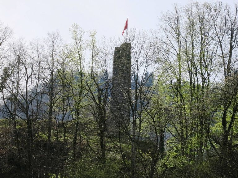 Vorburg: Medieval Castle Ruins in Switzerland