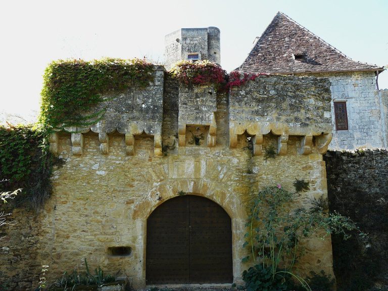 Château de la Rue (Lalinde): A Historic French Castle