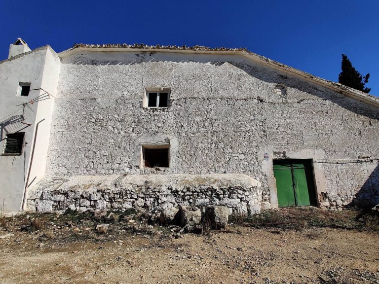 Castillo de Ríez: A Fortified Surveillance Site in Spain