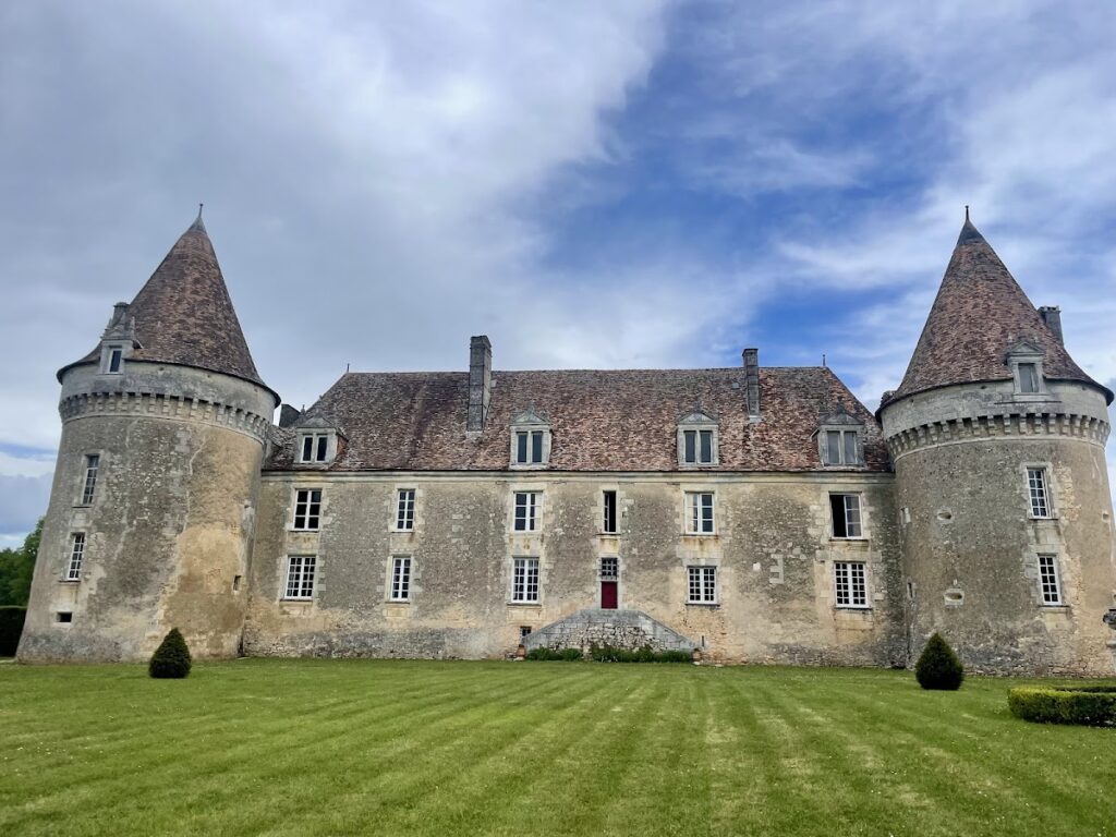 Château de Beauvais: A Noble Residence in France 1 Château de Beauvais