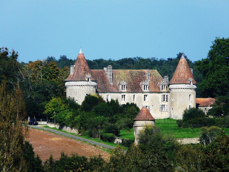 Château de Beauvais: A Noble Residence in France