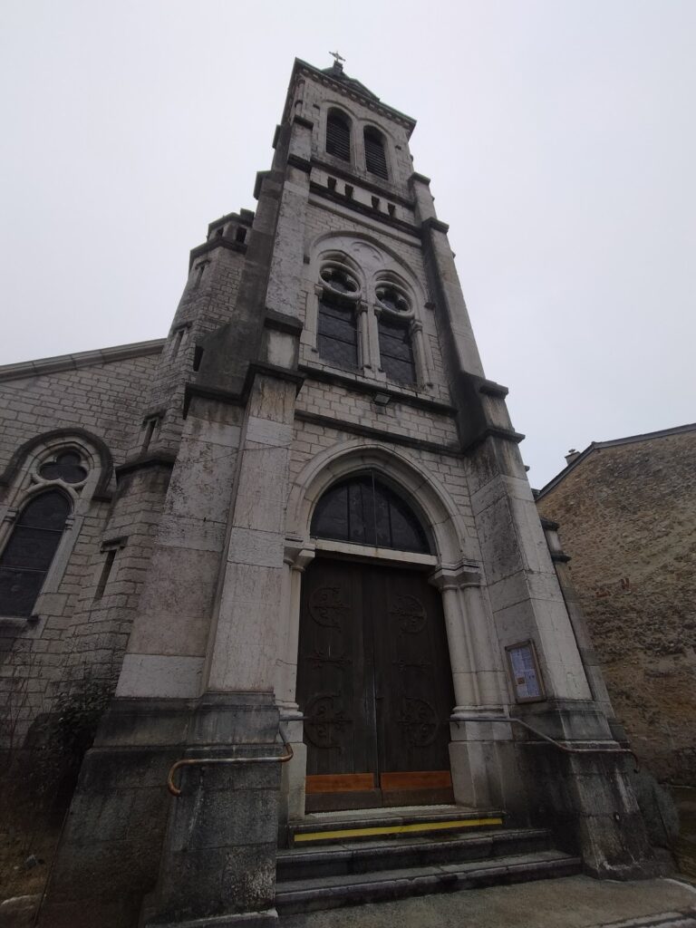 Château de Poncin: A Medieval Seigneurial Residence in France