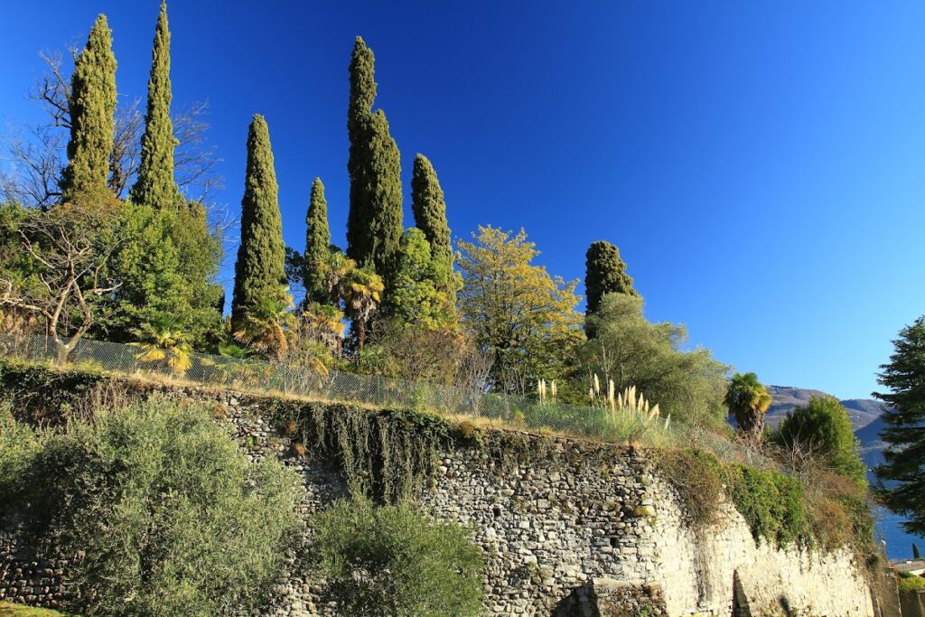 Menaggio Castle: A Fortified Stronghold on Lake Como 1 Menaggio Castle