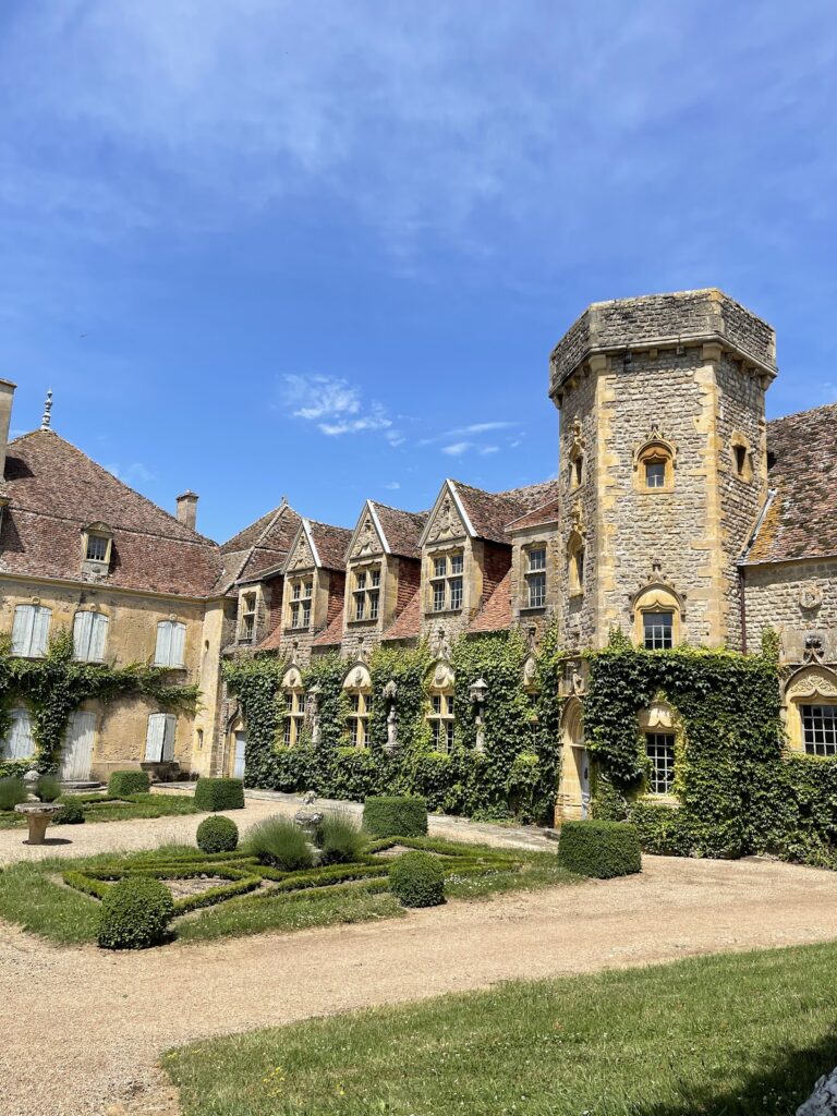 Château de Chaumont (Saône-et-Loire): A Historic Residence in France