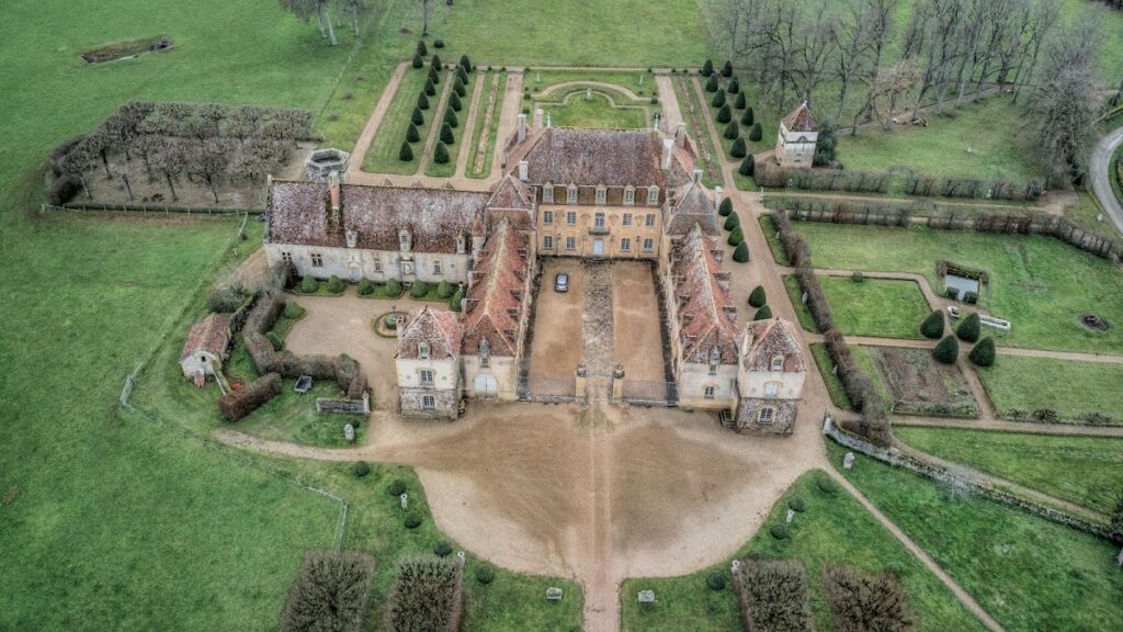 Château de Chaumont (Saône-et-Loire): A Historic Residence in France 2 Château de Chaumont (Saône-et-Loire)