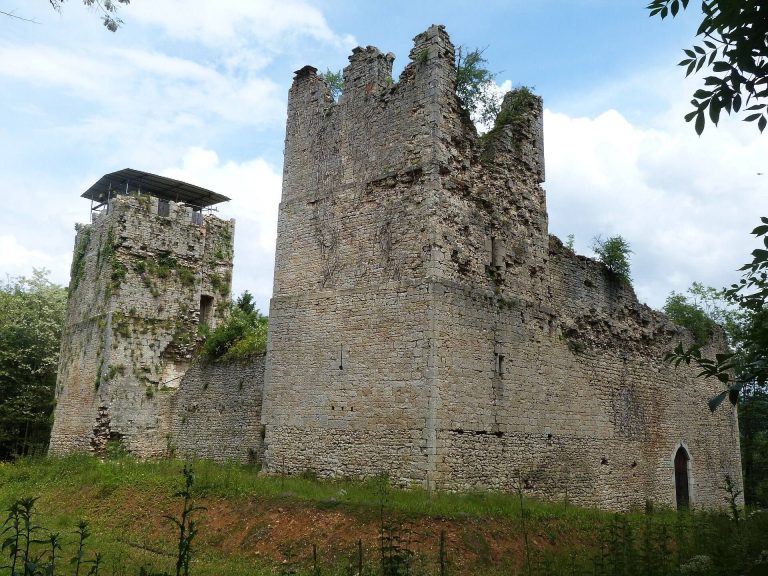 Château de Thol: A Fourteenth-Century Fortified Castle in France