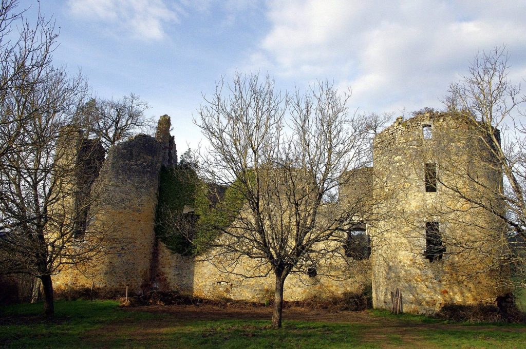 Château de la Renaudie: A Fifteenth-Century Castle in France 1 Château de la Renaudie