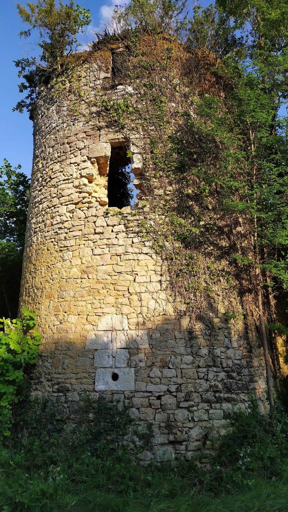 Château de la Renaudie: A Fifteenth-Century Castle in France 2 Château de la Renaudie
