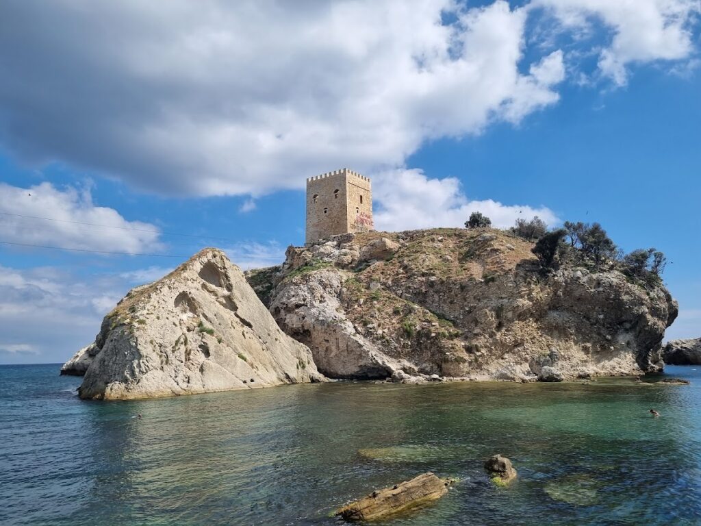 Şile Castle: A Coastal Watchtower in Turkey 1 Şile Castle