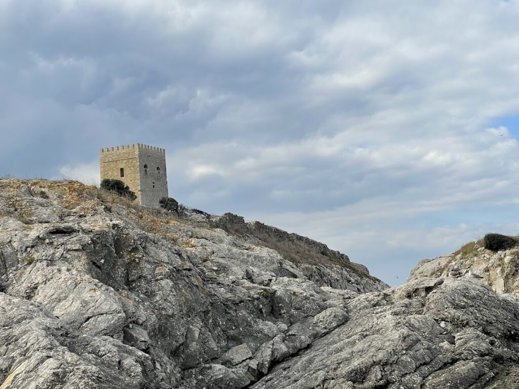 Şile Castle: A Coastal Watchtower in Turkey 2 Şile Castle