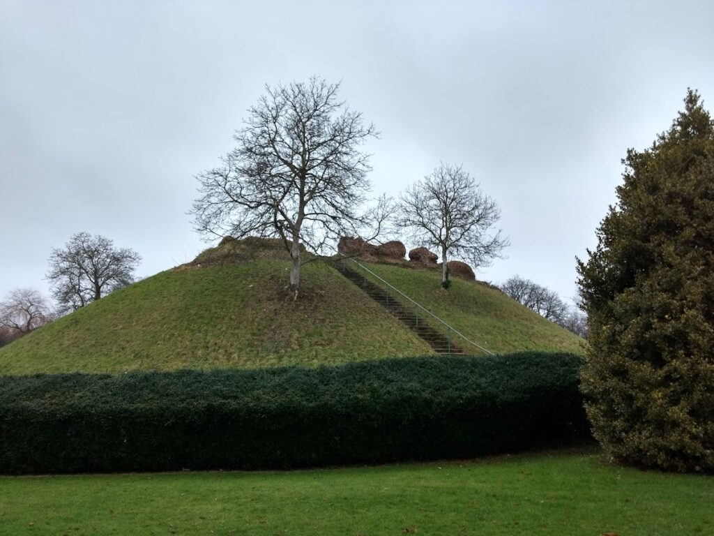 Waytemore Castle: A Norman Fortress at Bishop’s Stortford 1 Waytemore Castle